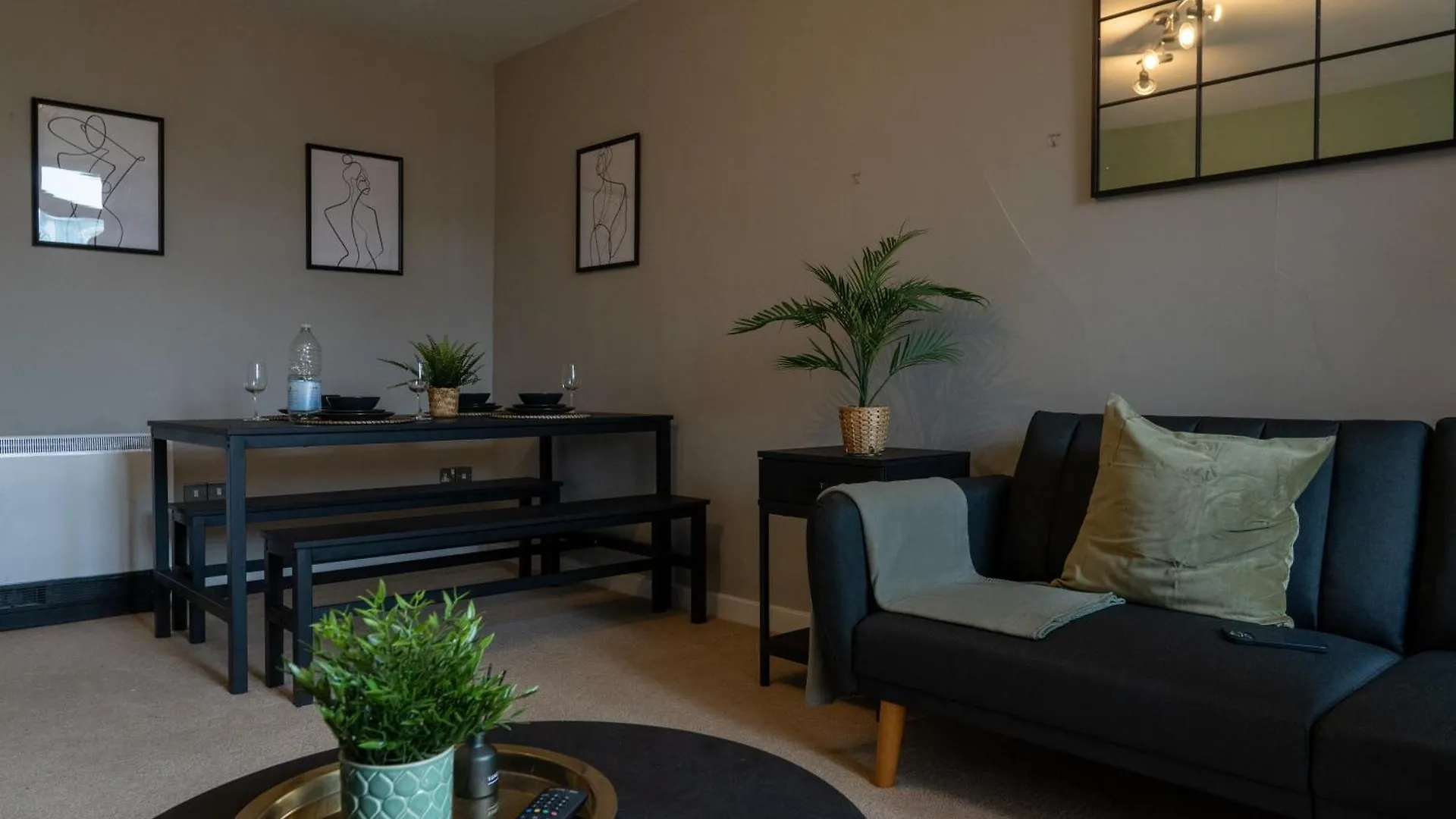City Centre - 2Br Apt - Free Parking - Long Stays Nottingham 0*,  United Kingdom