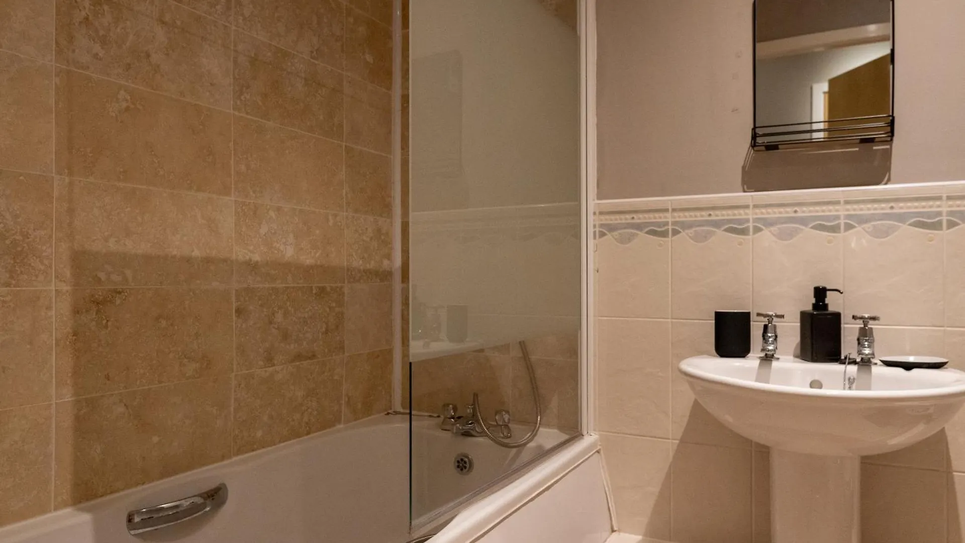 Apartment City Centre - 2Br Apt - Free Parking - Long Stays Nottingham